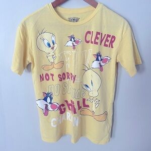 ☀️Looney Toons Tweety Bird Tshirt Size M